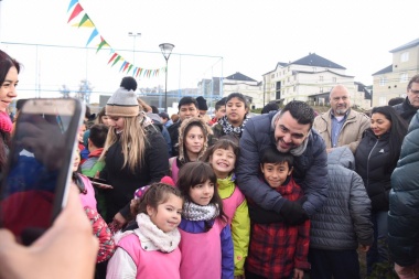"Sigamos construyendo juntos": Vuoto inauguró la plaza Favaloro en el barrio Pipo