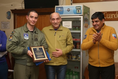 Reconocimiento a quienes posibilitaron la aeroevacuación en la Base Orcadas