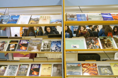 Arrancó la Feria del Libro de Tierra del Fuego con un menú muy variado