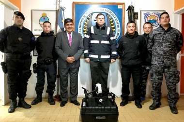 Arcando entrego un dron a la División Servicios Especiales de Río Grande