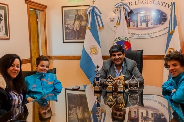 Fueguinos alcanzaron el podio en un torneo de snowboard internacional