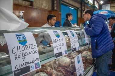 Se realizó con éxito la feria popular de precios bajos y habrá otra los días 21 y 22