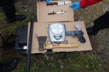 En operativo cerrojo detienen a sujetos que amenazaban con armas falsas desde un auto