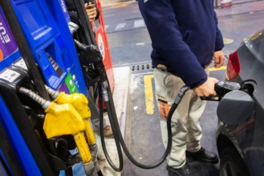 Más aumentos: prevén alza del precio de la nafta del 25%