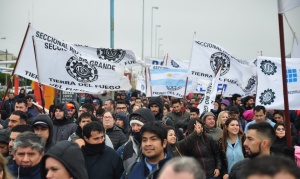 Con la UOM a la cabeza, gremios estatales y privados se movilizaron en Río Grande