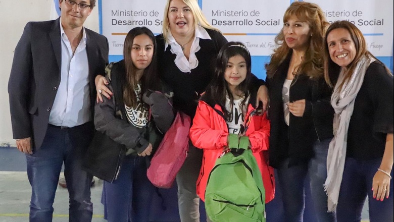 Gobierno entregó kits escolares a beneficiarios del programa Red Sol de Ushuaia