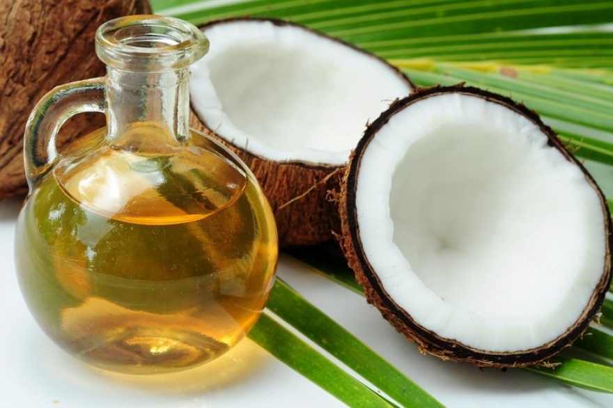 El aceite de coco está de moda por sus supuestos beneficios.