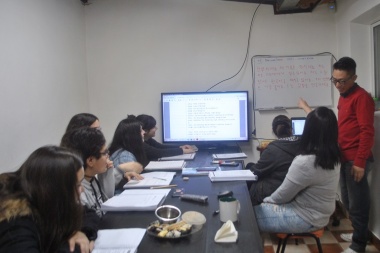 Estudiar coreano está de moda entre los fanáticos del K-pop en Río Grande