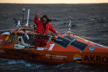 Llegó a Ushuaia el ex marino ruso que logró ser el primero en cruzar el Cabo de Hornos en kayak