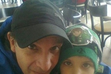 Benjamín perdió el celular con fotos de su papá fallecido y pide ayuda para recuperarlo
