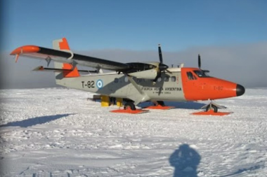 Se accidentó un avión argentino en la Antártida: los tripulantes fueron rescatados por militares chilenos