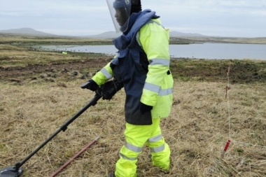 En Malvinas, los isleños preparan festejo por la detonación de la última mina antipersonal