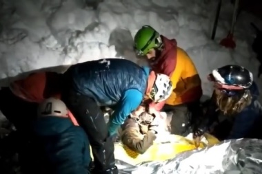 Rescataron con vida a un hombre sepultado por una avalancha de nieve en el sector del Martial