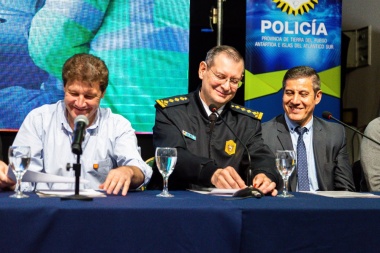 Melella firmó un nuevo aumento salarial para la Policía y el Servicio Penitenciario provincial
