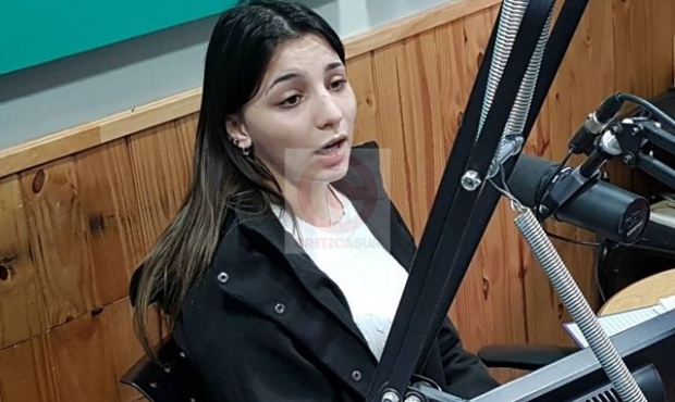 Cecilia Botturi en los estudios de Fm Aire Libre donde contó lo que le sucedió anoche.