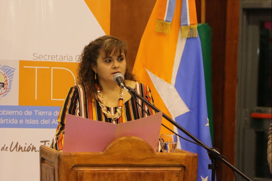 Claudia Astorga, directora del Colegio