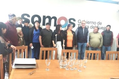 Pescadores artesanales amenazados por estancieros fueron convocados por el Gobierno