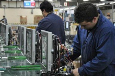 Reforma tributaria: una quita del impuesto a los celulares que tomó por sorpresa al sector tecnológico