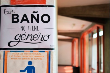 Padres se oponen a la implementación de baños mixtos en las escuelas de la provincia
