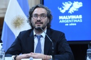 Cafiero cuestionó al Reino Unido por otorgar el rango de ciudad a Puerto Argentino
