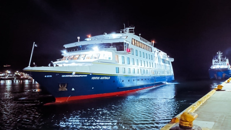 El crucero chileno 'Ventus Australis' abrió la temporada 2023-2024 en el puerto de Ushuaia