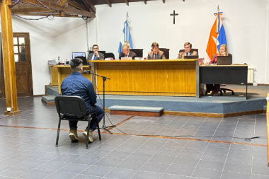 Comenzó el juicio a las tres personas imputadas de incendio con bombas “molotov” en Ushuaia