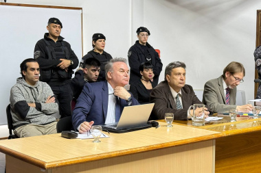 Condenan a tres personas por el incendio de una camioneta con bombas molotov en Ushuaia
