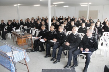 Aspirantes a agentes de la Escuela de Policía reciben capacitación sobre violencia de género