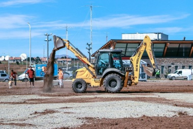 La Municipalidad de Ushuaia realiza reparaciones en la Plaza Cívica