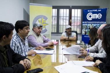 Gobierno firmó un convenio con librerías para ofrecer una canasta de útiles a precios bajos