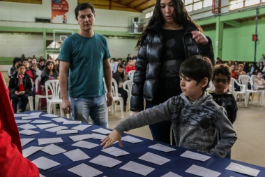 "Es una felicidad para todos": Entregaron 60 viviendas a trabajadores de Renacer