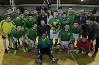 Fútbol solidario: juntaron juguetes para celebrar el día del Niño