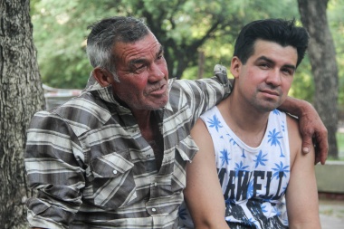 El emotivo reencuentro de un joven riograndense y su padre después de 30 años