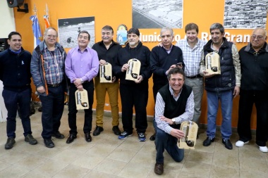 Río Grande, 98 años: Melella reconoció a trabajadores que accedieron a su jubilación