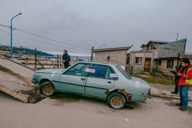 Aumentaron los casos de vehículos abandonados en calles y caminos poco transitados de Ushuaia