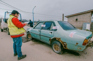 El Municipio de Ushuaia retiró chatarra y vehículos abandonados en La Oca y La Cantera