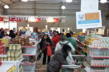 Feria de precios bajos en la Escuela 13
