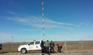 Un hombre se subió a la antena de Radio Nacional para reclamar trabajo y vivienda