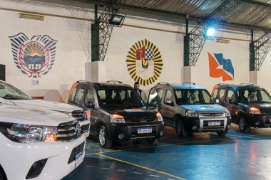 Gobierno entregó vehículos y computadoras al Ministerio de Desarrollo Social