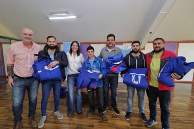 Entregaron nueva ropa de trabajo al personal del Polideportivo Lasserre y el Polo de Andorra