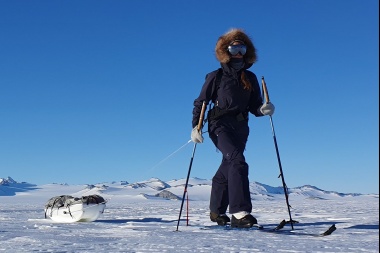 Alpinista alemana alcanza el Polo Sur tras recorrer 1.400 kilómetros sola y con un trineo
