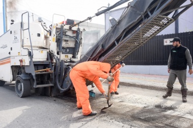 Comenzó la obra de fresado, bacheo y repavimentación del barrio Gaucho Rivero