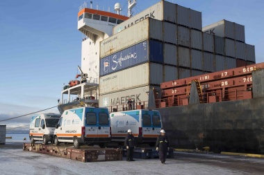 Llegaron a Ushuaia cuatro nuevas ambulancias y el transmisor de Televisión Digital
