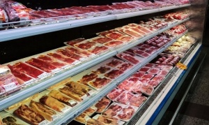 Detienen a un hombre por robar dos bandejas de carne