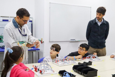 Fundación Mirgor y el Municipio lanzaron una nueva edición del programa “Así Fabricamos Acá”