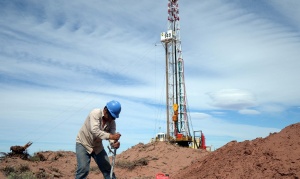 “No hay afectación del ambiente” tras fuga de gas en pozo de YPF en Lago Fuego