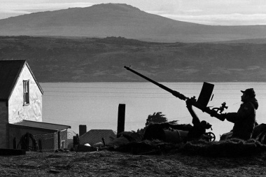 Malvinas: argentinos engañaron a ingleses con caños de PVC que simulaban ser cañones