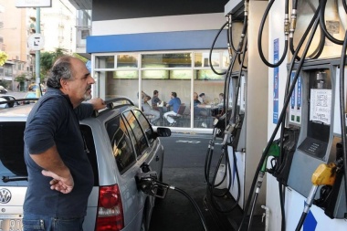 El Gobierno está por aprobar el sistema de autocarga en las estaciones de servicio del país