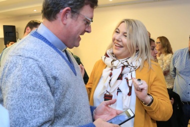 El Obispo García Cuerva y la gobernadora Bertone participaron del lanzamiento del libro "Salvados por Francisco"