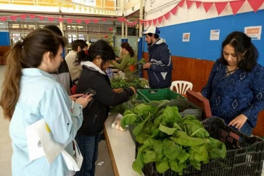 Más de veinte productores frutihortícolas agotaron sus stocks en las ferias populares